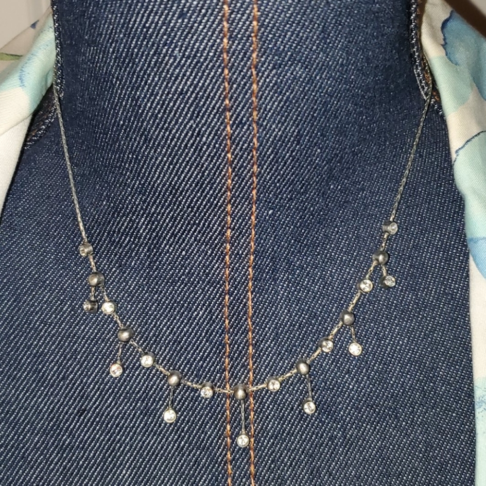 Sparkle silvertone necklace